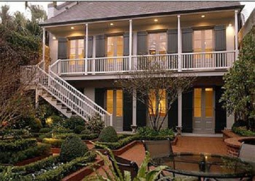 5. Biệt thự ở New Orleans - Los Angeles Ngôi biệt thự hai tầng trị giá ước tính ban đầu là 6,5 triệu USD của cặp đôi đã được giảm giá xuống 5,65 triệu USD nhưng vẫn chưa có người mua. Ngôi biệt thự này đã được cải tạo vào năm 2006, gồm 5 phòng ngủ và 5 phòng tắm.