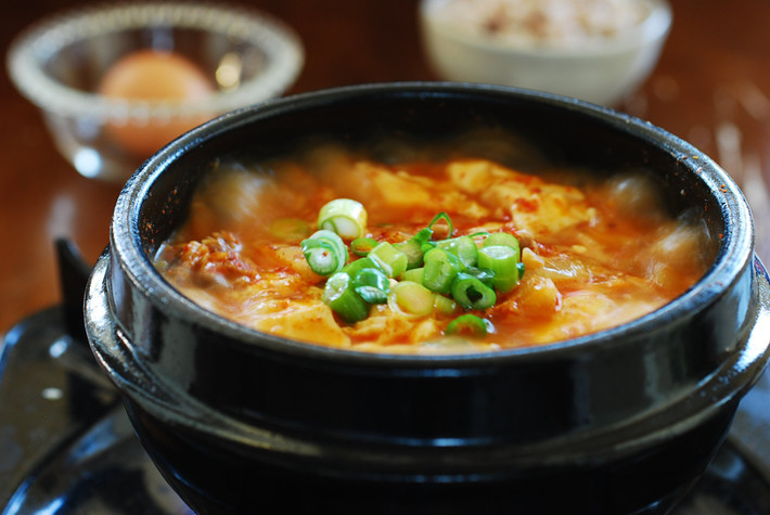 Món ăn có vị rất cay đúng với cái tên của nó. Ảnh: Korean Bapsang.