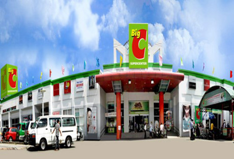 2. Big C dính phốt nợ thuế 3.600 tỷ Trong văn bản gửi Bộ Công thương, Central Group và Nguyễn Kim Group đã thông báo nhận chuyển nhượng hệ thống Big C VN từ Tập đoàn Casino vào ngày 29/4/2016, với giá trị chuyển nhượng là 1,04 tỉ USD. Như vậy tính đến ngày 20/6/2016, vụ chuyển nhượng này đã hoàn tất gần hai tháng, quá hạn kê khai nộp thuế chuyển nhượng vốn theo quy định hơn 40 ngày nhưng cơ quan thuế VN chưa nhận được hồ sơ kê khai và nộp thuế.
