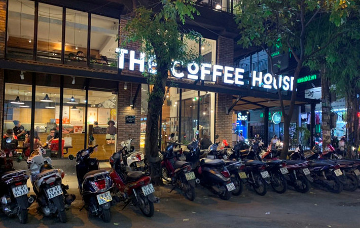 Thương hiệu The Coffee House hiện khá quen thuộc với người dân TP HCM. Có mặt tại TP HCM từ năm 2014, đến nay The Coffee House có hơn 100 cửa hàng trãi đều khắp các quận, huyện từ trung tâm ra đến ngoại thành TP HCM.