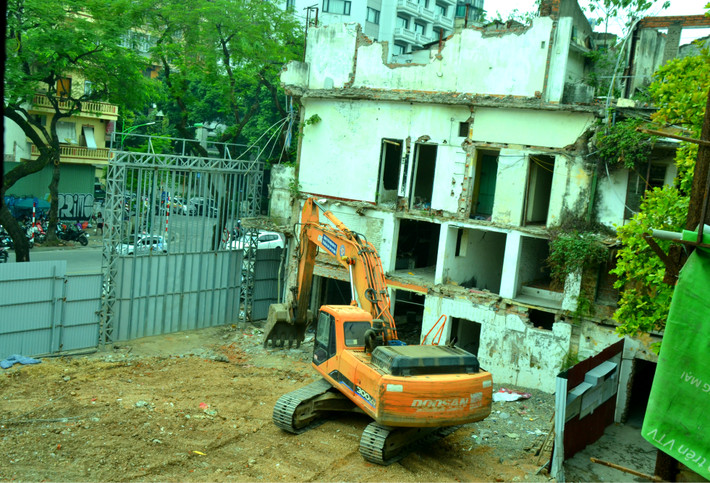 Từ năm 1986, Tổng cục Du lịch ký hợp đồng thuê nhà với Xí nghiệp quản lý nhà Hoàn Kiếm để làm trụ sở. Trong quá trình quản lý và sử dụng, một phần diện tích đã được cơ quan này bố trí làm chỗ ở cho cán bộ nhân viên.