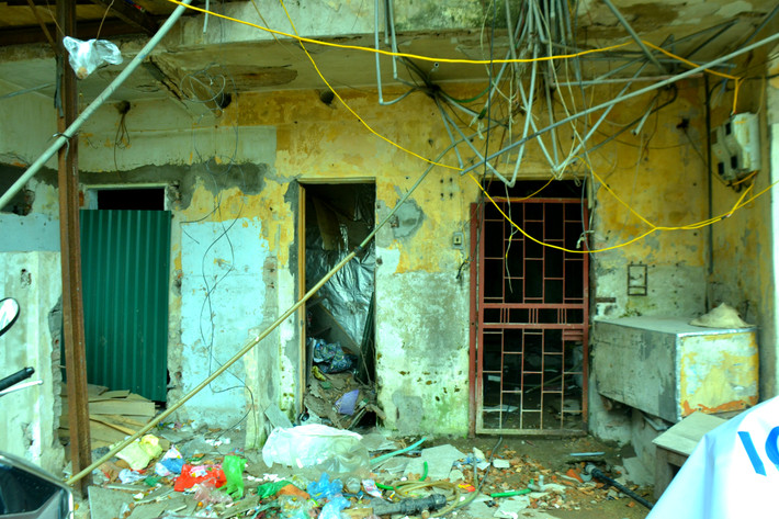 Ngày 13/6/2012, UBND TP. Hà Nội ban hành QĐ số 2598 thu hồi 1.169,3m2 đất tại phố Lý Thường Kiệt - Hàng Bài (phường Hàng Bài, quận Hoàn Kiếm) do 5 tổ chức và 41 hộ dân đang quản lý và sử dụng để thực hiện dự án xây dựng lại khu tập thể và cải tạo, sắp xếp lại trụ sở làm việc như đã nêu trên.