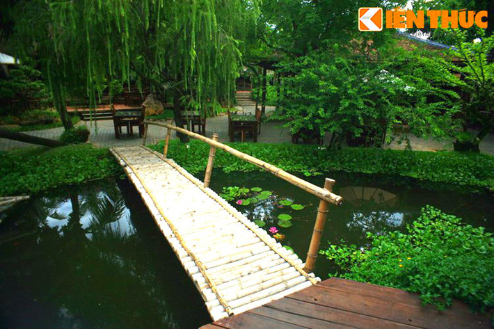 Đó là các công trình nhà chờ thuyền, nhà tranh tre 1 gian 2 chái, nhà sàn Cơtu Quảng Nam, nhà vọng nguyệt bát giác, nhà lục giác, nhà bát giác cung đình Huế, nhà nhất gian tứ hạ Quảng Trị, nhà rường 1 gian 2 chái Quảng Bình, nhà lá mái Bình Định, nhà tứ giác và lục giác Nam bộ, nhà bát giác và nhà 3 gian 2 chái Bắc Bộ, nhà thủy đình hồ bán nguyệt, cổng làng Bắc Bộ…