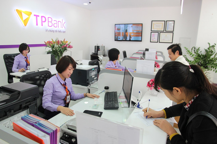 4. Ngân hàng TPBank Lợi nhuận trước thuế của Ngân hàng TMCP Tiên Phong (TPBank) đến hết quý III/2017 đạt 807 tỷ đồng, vượt mức kế hoạch lợi nhuận cả năm. Tính đến hết quý III/2017, sau trích lập dự phòng rủi ro, lợi nhuận của TPBank đạt 807 tỷ đồng, vượt kế hoạch lợi nhuận 780 tỷ đồng đã đề ra cho cả năm 2017. Ảnh: btc.edu.vn.