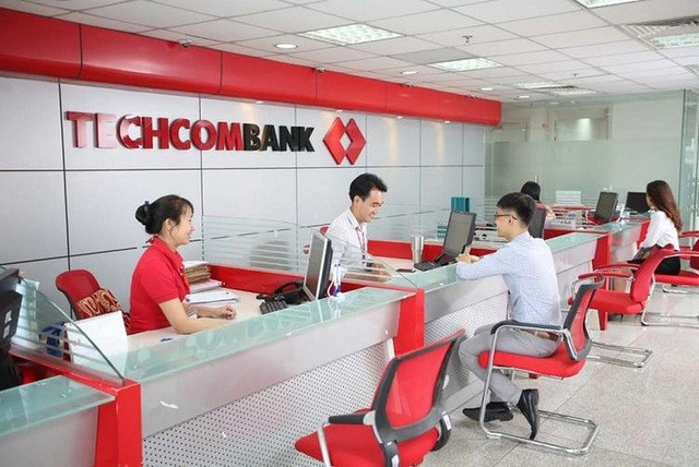 Khoảng 13h20 ngày 20/4/2020, bị can đeo kính đen, khẩu trang, găng tay cao su, mang theo 1 khẩu súng K59 đã nạp đạn đến Ngân hàng Techcombank ở huyện Sóc Sơn.