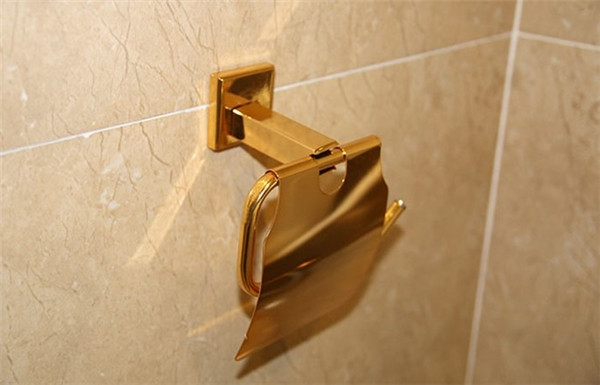 Thiết bị để giấy vệ sinh cũng được mạ vàng. Ảnh: Zing.