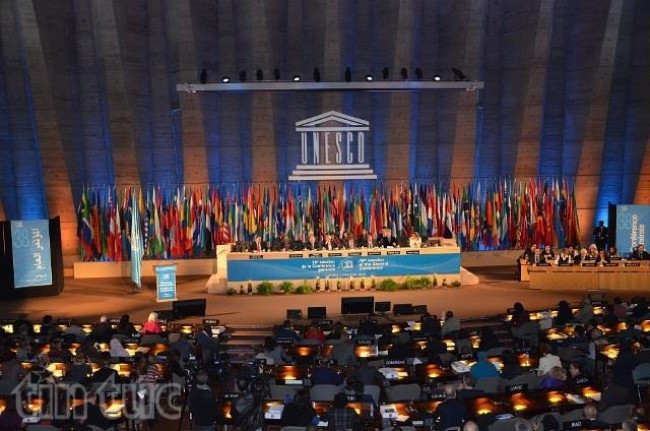 5. Việt Nam trúng cử Hội đồng Chấp hành UNESCO nhiệm kỳ 2015 - 2019 Rạng sáng 12/11 - theo giờ Việt Nam, trong khuôn khổ kỳ họp thứ 38 của Đại Hội đồng Tổ chức Giáo dục, Khoa học và Văn hóa của Liên Hợp Quốc (UNESCO) diễn ra tại Paris (Pháp), Việt Nam đã được bầu là Ủy viên Hội đồng Chấp hành UNESCO nhiệm kỳ 2015 - 2019. Đây là lần thứ 4 Việt Nam trúng cử vào Hội đồng Chấp hành UNESCO sau 3 nhiệm kỳ 1978 - 1983, 2001 - 2005 và 2009 - 2013. Việt Nam đã được bầu với số phiếu ủng hộ 156 trên tổng số 186 nước có quyền bầu cử.