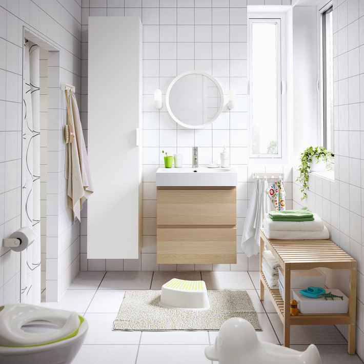 Một căn phòng thiếu ánh sáng là điều tối kỵ trong thiết kế nhà tắm. Căn phòng tối tăm, ẩm ướt là môi trường lý tưởng cho vi khuẩn sinh sôi nảy nở.