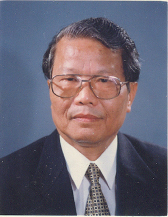 7. Trần Đức Lương Ông Trần Đức Lương (SN 5/5/1937) quê quán tại xã Phổ Khánh, huyện Đức Phổ, tỉnh Quảng Ngãi. Ông nguyên là Chủ tịch nước Việt Nam hai nhiệm kỳ, từ 24/9/1997 – 26/6/2006. Trước đó, ông từng là Uỷ viên Bộ Chính trị, sau đó Uỷ viên Thường vụ Bộ Chính trị Trung ương Đảng khoá VIII; Uỷ viên Bộ Chính trị khoá IX Đại biểu Quốc hội khoá X, khoá XI...