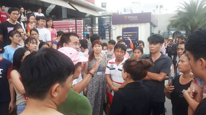 Ngoài ra, cư dân chung cư I-Home cho biết đã gửi đơn khiếu nại đến UBND và Sở xây dựng TP HCM phản ánh việc chủ đầu tư đã bàn giao hơn 50% căn hộ nhưng đến nay vẫn chưa cung cấp cho cư dân bản nghiệm thu công trình. Ngoài ra, cư dân còn tố chủ đầu tư đã cắt giảm diện tích tiện ích chung và giá trị căn hộ.