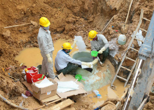 Lần thứ 3: Đường ống nước sông Đà bị vỡ vào ngày 21/11/2013 tại Km27+060 đường đại lộ Thăng Long, gây mất nước 18 giờ.
