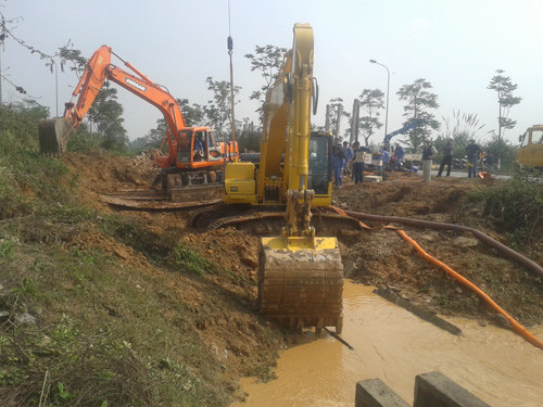 Lần thứ 10: Sự cố tương tự xảy ra vào ngày 15/1/2015 tại Km 21+300 thuộc Đại Lộ Thăng Long, đoạn qua xã Ngọc Liệp, huyện Quốc Oai, Hà Nội. Thời điểm xảy ra sự cố, Công ty nước sạch Vinaconex đã huy động 2 máy xúc, 4 máy cẩu và 150 công nhân đang luân phiên nhau khắc phục.