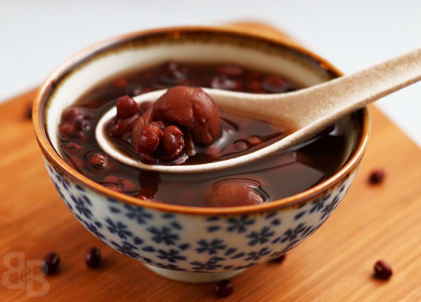 Súp đậu đỏ là một trong những món tráng miệng phổ biến ở nhiều nước châu Á như Nhật Bản, Hàn Quốc, Thái Lan, Việt Nam...