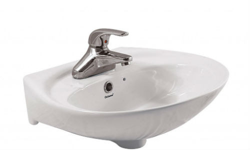 Với bồn rửa mặt, hãy đổ giấm trắng vào chỗ thoát nước và rửa lại bằng nước nóng.