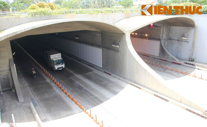 Công trình 16 nghìn tỷ (tương đương 762 triệu USD, thời điểm năm 2012) này đã rút ngắn thời gian đi lại giữa hai đầu Đông - Tây TP.HCM, đồng thời giải quyết phần nào tình trạng ùn tắc giao thông, kết nối giao thông TP.HCM và khu vực Đông Nam Bộ và Tây Nam Bộ. Đây là công trình trọng điểm mang tính đột phá, có ý nghĩa chiến lược đối với sự phát triển của thành phố…