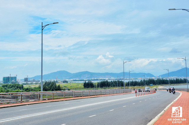 Tháng 3/2011, Công ty Cổ phần Xây dựng Công trình giao thông 586 có văn bản xin chuyển quyền sử dụng đất cho đại gia Vũ nhôm (người đang bị Cơ quan An ninh điều tra - Bộ Công an phát lệnh truy nã) và được UBND TP Đà Nẵng đồng ý. Theo đó, giá chuyển quyền sử dụng đất là 2.500.000 đồng/m2. Ảnh: Bất động sản CafeF