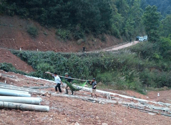 9. Lạng Sơn: Xe khách lao xuống vực, 11 người thương vong Khoảng 3h ngày 30/3, xe khách 7 chỗ, biển Lạng Sơn, chở 10 hành khách từ khu vực biên giới về thành phố Lạng Sơn, khi đến địa phận xã Thanh Lòa, huyện Cao Lộc thì bị mất lái lao xuống vực sâu hơn 30 m. Tai nạn khiến 3 người tử vong và 8 người bị thương, trong đó có 1 người bị thương nặng.