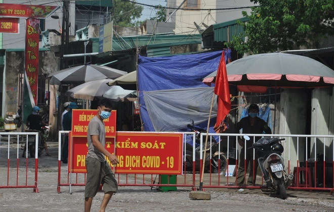 Người đàn ông bị phạt 2 triệu vì đang cách ly vẫn bỏ đi chơi: Ngày 8/8, ông Phạm Quang Thuyên, Chủ tịch UBND xã Thăng Long (huyện Nông Cống, Thanh Hóa), cho biết đã xử phạt hành chính 2 triệu đồng đối với ông Kim Xuân Độ (38 tuổi, quê xã Thăng Long, trú quận Thanh Khê, Đà Nẵng) vì không thực hiện cách ly y tế đúng quy định. Video: Điểm mặt những giang hồ ảo