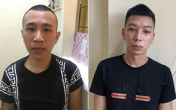 Hai kẻ nghiện giả danh công an để 'phạt nóng' con nghiện khác: Trước đó, ngày 4/8, nhận được tin báo của người dân xã Cam Đường về việc có một số đối tượng nghi giả danh công an để chiếm đoạt tài sản, Công an thành phố Lào Cai phối hợp với công an địa bàn đã nhanh chóng điều tra, xác minh được danh tính 2 đối tượng gồm Nguyễn Đức Anh (SN 1995, trú tại tổ 2, phường Cốc Lếu) và Lê Minh Cường (SN 1990, trú tại tổ 6, phường Duyên Hải, thành phố Lào Cai), cả 2 đều nghiện ma túy.