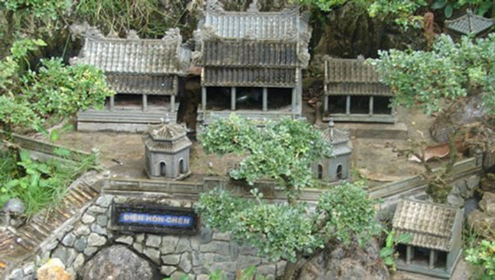 Điện Hòn Chén