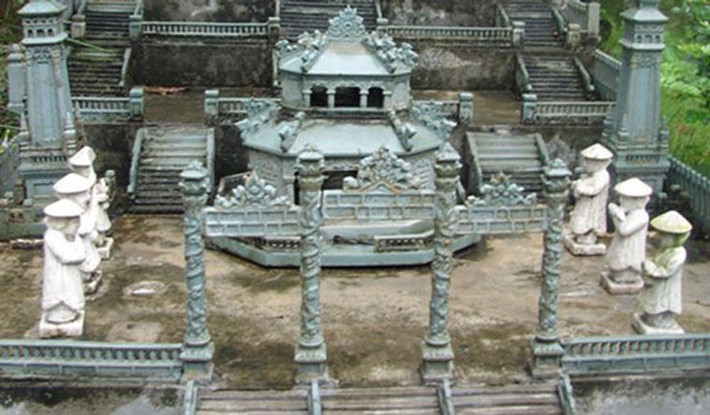 Lăng Khải Định.