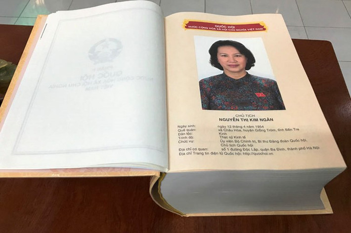 Niên giám Quốc hội - Chính phủ khóa XIV và Hội đồng nhân dân, Uỷ ban nhân dân các cấp nhiệm kỳ 2016 - 2021 tập hợp giới thiệu và hệ thống một cách đầy đủ các thông tin về Quốc hội, Chính phủ khóa XIV, HĐND và UBND các cấp nhiệm kỳ 2016 - 2021. Với cuốn sách này, lần đầu tiên thông tin (tên, địa chỉ, điện thoại cơ quan, điện thoại di động được phép công bố) của các lãnh đạo được công khai.