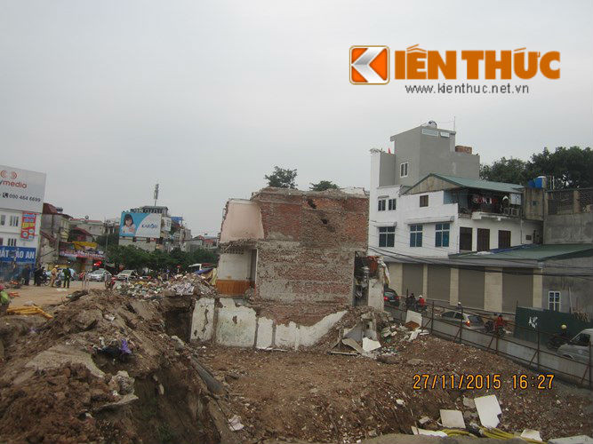 Đây là hộ dân duy nhất kiên quyết chống đối, không chịu giải tỏa trong suốt 2 - 3 năm nay, mặc dù quận Ba Đình đã tổ chức công tác tuyên truyền, thuyết phục, đối thoại nhiều lần. Thậm chí, gia đình ông Cường đã gửi đơn đến UBND TP Hà Nội cho rằng diện tích đất ở của gia đình mình không nằm trong quy hoạch dự án và kiện Chủ tịch UBND quận Ba Đình ban hành quyết định kiểm đếm sai quy định.