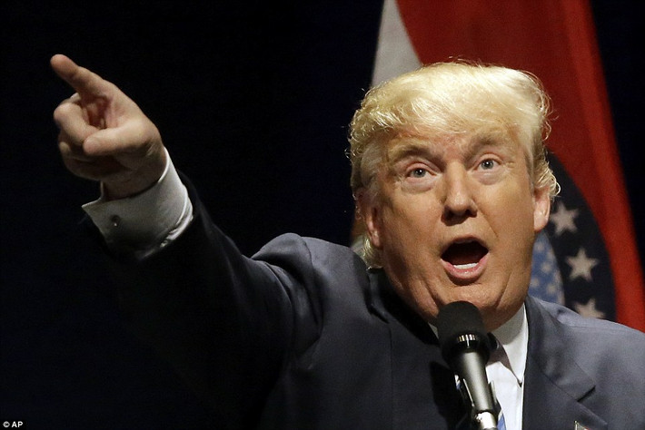 Điều này dường như nghiệm đúng với Tổng thống Mỹ Donald Trump. Để có được thành công hơn người, ông Donald Trump đã phải miệt mài làm việc với hơn 100% sức lực. Ông làm việc 16 tiếng mỗi ngày, hơn hẳn người bình thường. Ảnh: Dailymail.