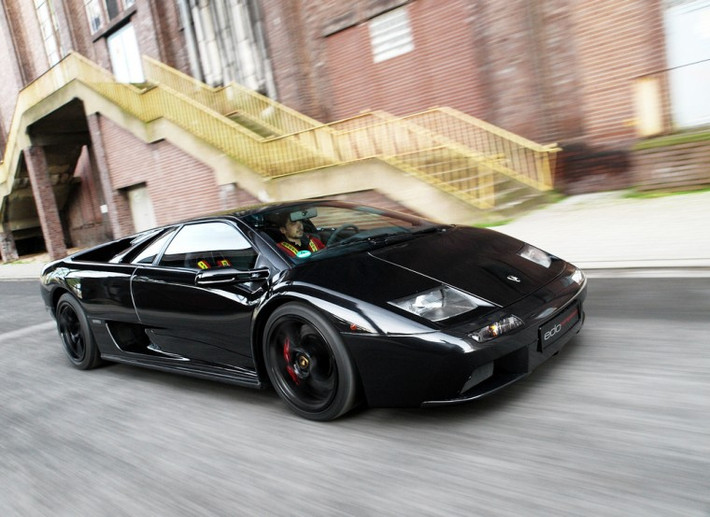 Chiếc Lamborghini Diablo VT sang trọng của ông Donald Trump. Ảnh: Thenews.