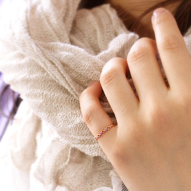 Người có khe hở giữa ngón đeo nhẫn và ngón út lớn là người có cái tôi cá nhân quá lớn. Đây cũng chính là nhược điểm khiến họ khó đạt thành công trong sự nghiệp.
