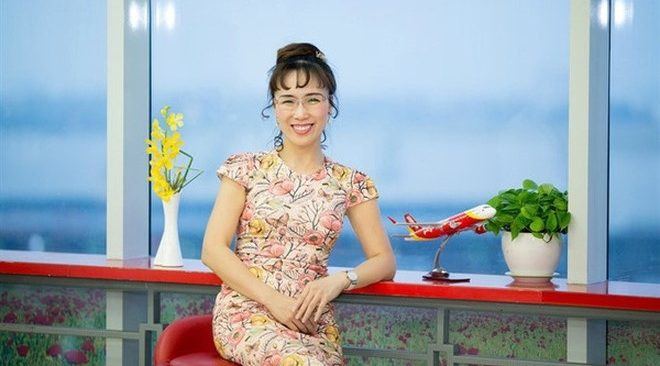 1. Bà Nguyễn Thị Phương Thảo Theo danh sách những tỷ phú USD giàu nhất thế giới năm 2018 vừa được tạp chí Forbes công bố, nữ đại gia Nguyễn Thị Phương Thảo - CEO Vietjet Air - xếp thứ 766 với 3,1 tỷ USD theo bảng xếp hạng 2018 nhưng theo thời gian thực (tính tới hết 6/3), bà Thảo đứng thứ 685 với 3,4 tỷ USD. Ảnh: dkn.tv.