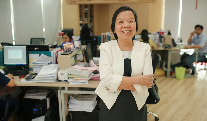 8. Bà Trương Thị Lệ Khanh Bà Lệ Khanh - Chủ tịch kiêm Tổng giám đốc Công ty Cổ phần Vĩnh Hoàn- xếp thứ 5 trong danh sách top 10 phụ nữ giàu nhất sàn chứng khoán Việt Nam năm 2017. Công ty của bà hoạt động chủ yếu trong lĩnh vực thủy sản. Bà Khanh nắm giữ hơn 2.369 tỷ đồng.
