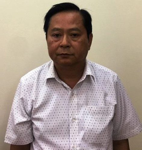 2. Nguyên Phó Chủ tịch UBND TP HCM - Nguyễn Hữu Tín bị khởi tố vì liên quan sai phạm tại các dự án liên quan đến Phan Văn Anh Vũ (tức Vũ “nhôm”) tại TP HCM.