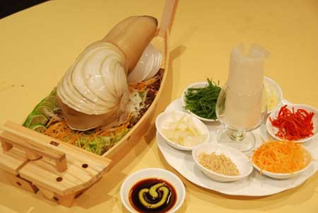 7. Tu hài Canada Giá của món ăn này được tính từ 1,9 đến 2,5 triệu đồng/kg, có nghĩa là để thưởng thức một con tu hài thực khách sẽ phải bỏ ra ít nhất 5 triệu đồng. Chính vì thế món ăn này rất kén khách, chủ yếu chỉ có các đại gia ưa chuộng để thưởng thức món ăn nhập ngoại và còn để thể hiện đẳng cấp.