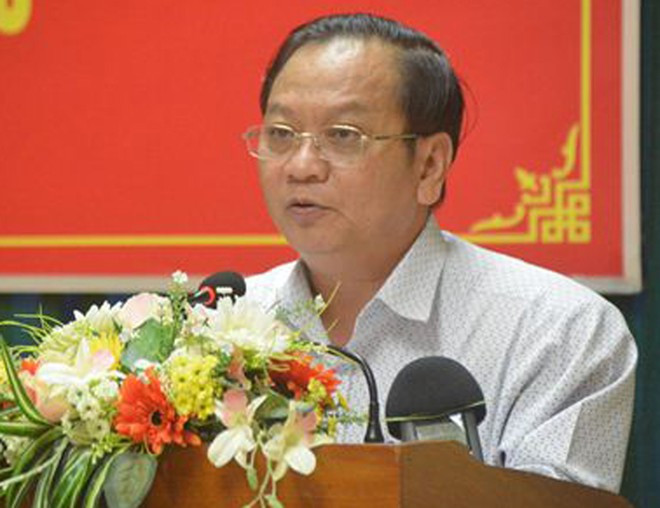Ông Trần Quốc Trung - Bí thư Thành ủy Cần Thơ Ông Trần Quốc Trung sinh ngày 9/9/1960, quê ở xã Tân Phước Hưng, huyện Phụng Hiệp (Hậu Giang), trình độ cử nhân Kinh tế, cử nhân luật. Trước khi được bầu làm Bí thư Thành ủy Cần Thơ nhiệm kỳ mới vào ngày gày 25/9/2015, ông Trung từ giữ chức Phó bí thư Thành ủy Cần Thơ.