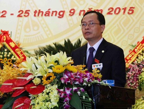 Ông Trịnh Văn Chiến - Bí thư Tỉnh ủy Thanh Hóa Ông Trịnh Văn Chiến sinh năm 1960, quê xã Định Long (Yên Định, Thanh Hóa), trình độ tiến sĩ nông nghiệp. Trước khi trở thành Bí thư Tỉnh ủy Thanh Hóa, ông Chiến từng làm Trưởng phòng Nông nghiệp, Chủ tịch UBND huyện, Bí thư Huyện ủy huyện Yên Định (Thanh Hóa), Giám đốc Sở Nông nghiệp và Phát triển Nông thôn Thanh Hóa, Phó chủ tịch tỉnh Thanh Hóa, Phó bí thư, Chủ tịch UBND tỉnh Thanh Hóa.