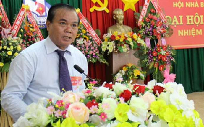 Ông Êban Y Phu - Bí thư Tỉnh ủy Đắk Lắk Ông Êban Y Phu, Phó Bí thư Thường trực Tỉnh ủy được tín nhiệm bầu giữ chức Bí thư Tỉnh ủy Đắk Lắk nhiệm kỳ 2010-2015. Ông Êban Y Phu được bầu giữ chức Bí thư Tỉnh ủy Đắk Lắk thay cho ông Niê Thuật được Trung ương điều động giữ chức Phó Trưởng Ban Chỉ đạo Tây Nguyên.