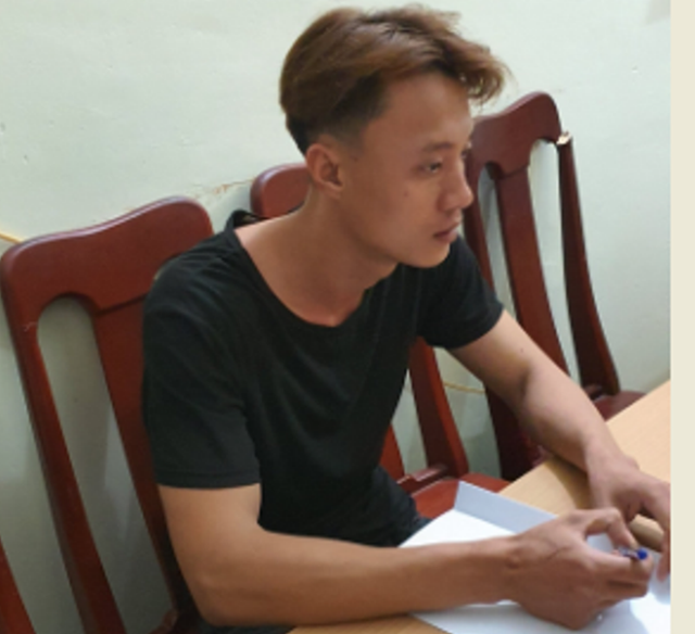 Đúng như nhận định, khoảng 18h, các trinh sát phát hiện hai thanh niên khả nghi chạy xe máy từ hướng huyện Núi Thành vào địa bàn huyện Bình Sơn nên theo dõi.