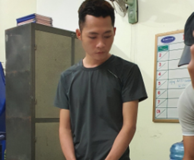 Hai đối tượng Nguyễn Thái Thành và Võ Hồng Quang khai nhận đã cướp ngân hàng Vietcombank chi nhánh huyện Núi Thành vào ngày 1/4. Chiều cùng ngày, Công an huyện Bình Sơn tiếp nhận thông tin vụ cướp ngân hàng Vietcombank chi nhánh Núi Thành. Công an huyện nhận định, các đối tượng có thể theo quốc lộ 1A chạy về hướng huyện Bình Sơn nên lên kế hoạch phong tỏa, chặn bắt.