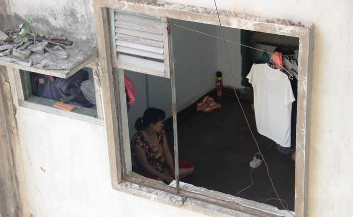 Một hộ dân bám trụ ở tầng 9 chung cư 272 Trần Hưng Đạo.