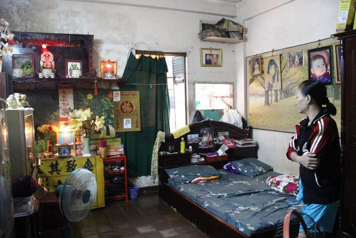 Sống trong cảnh lạnh lẽo, ghê rợn nhưng đa số những người dân còn ở lại là lao động nghèo, mưu sinh kiếm từng đồng sống qua ngày nên họ chưa có điều kiện mua chỗ ở mới.