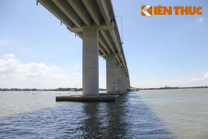 Người dân ở các tỉnh miền Tây nhất là các huyện thị như Gò Công Đông; Gò Công Tây, TX Gò Công, Tân Phú Đông, Vàm Láng (tỉnh Tiền Giang) vô cùng vui sướng vì sau hơn thế kỷ qua sông phải luỵ phà nay đã có được cây cầu sừng sững bắt ngang sông Vàm Cỏ thơ mộng.