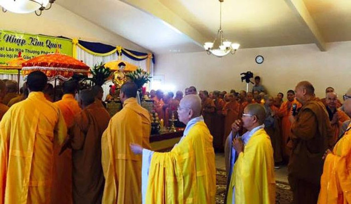 Lúc 14 giờ ngày 7/8 (giờ Hoa Kỳ), tại Peek Family Colonial Funeral Home Westminster, Ban Tổ chức Tang lễ và môn đồ pháp quyến đã cử hành lễ cung thỉnh nhục thân cố ĐLHT Pháp sư Thích Giác Nhiên nhập kim quan.