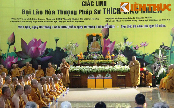 Sau đó, kim quan của Đại lão Hoà thượng Thích Giác Nhiên được cung tiễn về Việt Nam và dự kiến chiều nay (16/8) sẽ về đến sân bay Tân Sơn Nhất, được đưa về Pháp viện Minh Đăng Quang.