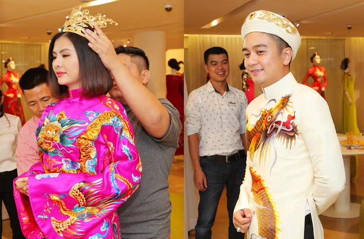 Những tiểu tiết trên bộ trang phục như mắt, bờm đều được thực hiện tỉ mỉ sao cho chân thật nhất. Kèm với bộ trang phục này còn có mấn cho chú rể rất đẹp mắt với bộ “song long”, vương miện cô dâu chạm trổ họa tiết rồng, họa tiết rất kì công từ những viên đá quý và ngọc trai.