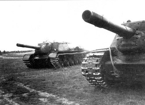Mặc dù bản thân SU-152 không phải pháo tự hành chống tăng vì nó không sử dụng các loại đạn chuyên biệt dành cho chống tăng. Tuy nhiên, người ta đã tình cờ phát hiện ra khả năng chống tăng tuyệt vời của nó một cách tình cờ.