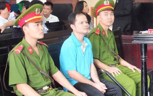 10. Vụ án "con ruồi trị giá 500 triệu", bị cáo lĩnh án 7 năm tù Chiều 18/12, TAND tỉnh Tiền Giang tuyên Võ Văn Minh (ngụ xã An Cư, huyện Cái Bè) 7 năm tù vì tội Cưỡng đoạt tài sản. Bị cáo 35 tuổi này được xác định là người đổi chai Number 1 có ruồi bên trong để lấy 500 triệu đồng của Công ty TNHH Thương mại - Dịch vụ Tân Hiệp Phát (Tân Hiệp Phát, Bình Dương). Sau khi đưa ra cáo trạng, bị cáo Võ Văn Minh có thể làm đơn kháng cáo trong thời gian 15 ngày. Nếu qua 15 ngày, bị cáo không kháng án, thì mức án 7 năm tù sẽ được áp dụng từ ngày 27/1/2015 (ngày bị cáo bị bắt tạm giam).
