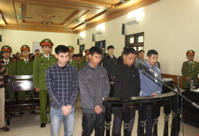 9. Xét xử vụ sập giàn giáo ở Formosa làm 13 người chết, 29 người bị thương Chiều 18/12, Tòa án Nhân dân tỉnh Hà Tĩnh tiếp tục ngày xét xử thứ 3 vụ sập giàn giáo ở Formosa làm 13 người chết, 29 người bị thương. Kết thúc phiên tòa ,Viện kiểm sát đề nghị tuyên án các bị cáo Kim Jong Wook từ 3 năm 6 tháng - 4 năm 6 tháng tù. Bị cáo Lee Jae Myong từ 3 - 4 năm tù. Bị cáo Nguyễn Anh Tuấn 3 - 4 năm tù. Bị cáo Nguyễn Thái Đức 30 - 36 tháng tù. Vào ngày thứ 2 tuần tới (21/12) phiên tòa sẽ tiếp tục xét xử trở lại với phần tuyên án.