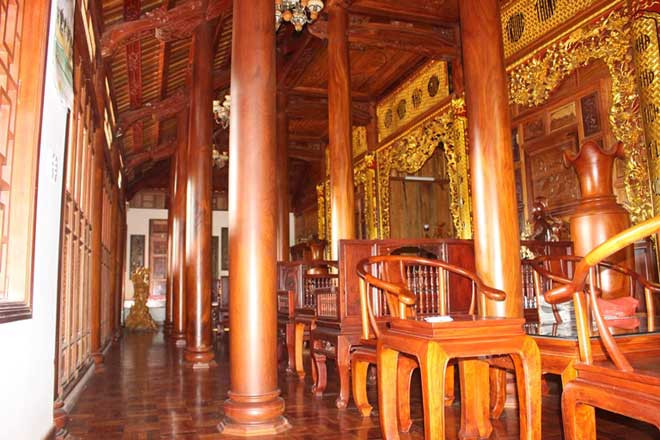 Bên cạnh đó, 32 cột gỗ gõ (hơn 12 m3) mua từ một người Việt Nam kinh doanh gỗ tại Lào, với giá 320 triệu đồng.