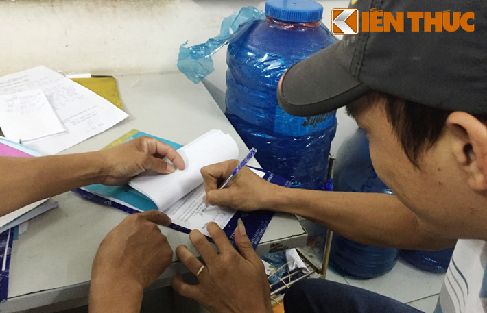 Với những lỗi vi phạm vận chuyển sản phẩm động vật không có giấy chứng nhận kiểm dịch và vận chuyển động vật tươi sống bằng xe khách (xe không chuyên dùng), tài xế Điệp đã bị xử phạt, buộc phải thiêu hủy toàn bộ số heo chết bốc mùi với tổng số tiền gần 10 triệu đồng.